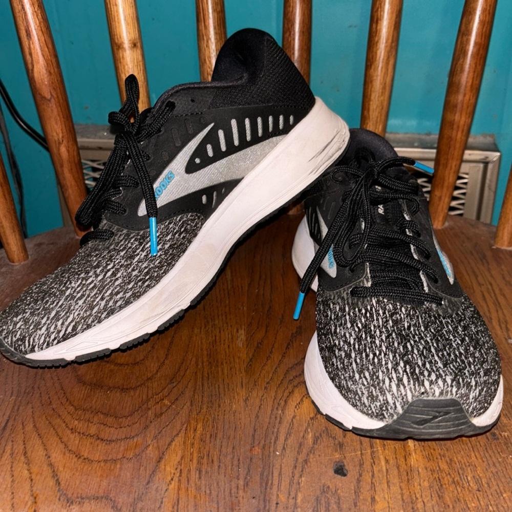 Brooks size 7